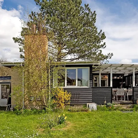 Three-bedroom Holiday In Rude *